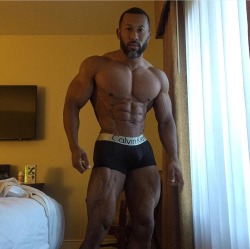 seeker310:  tastyblkman:  Muscle Daddy..