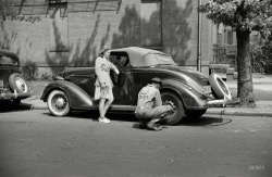 forties-fifties-sixties-love:  Getting her car tire changed, 1940s