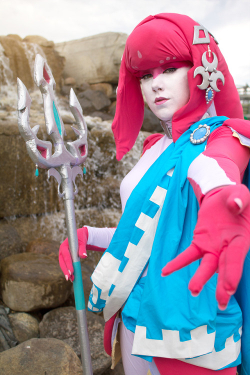 These are some of my favourite photos of Mipha that Chickadee Cosplay Photography took at Yeticon!
