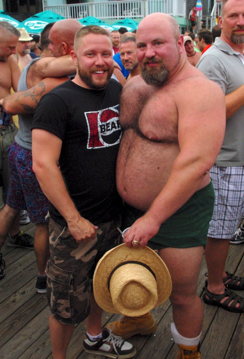fhabhotdamncobs:nippletheory: boxermann: Lucky cub Indeed! W♂♂F     (WARNING!   No &l