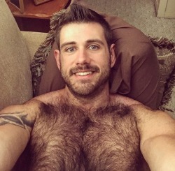 smoothsilk: hairypo:  Beautifully sexy  He’s