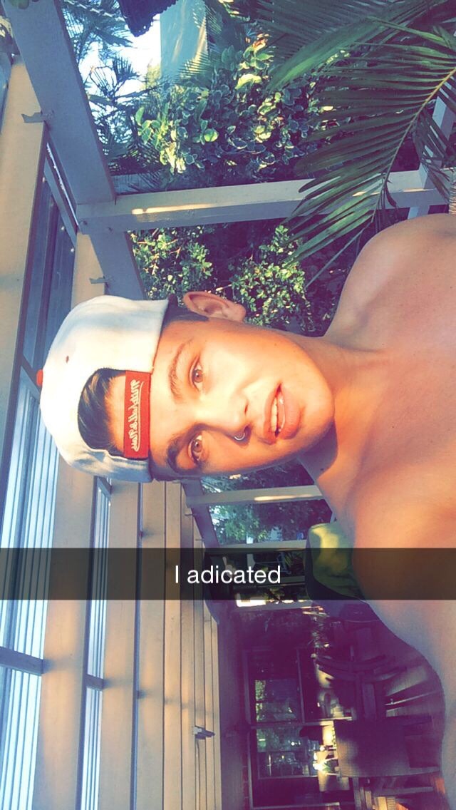 motdrobert2:  I love str8 boy snap chats!   Follow me for Hot Guys, Str8 Kiks, Str8