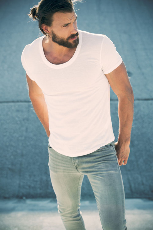 jvpoz:  Lasse Larsen