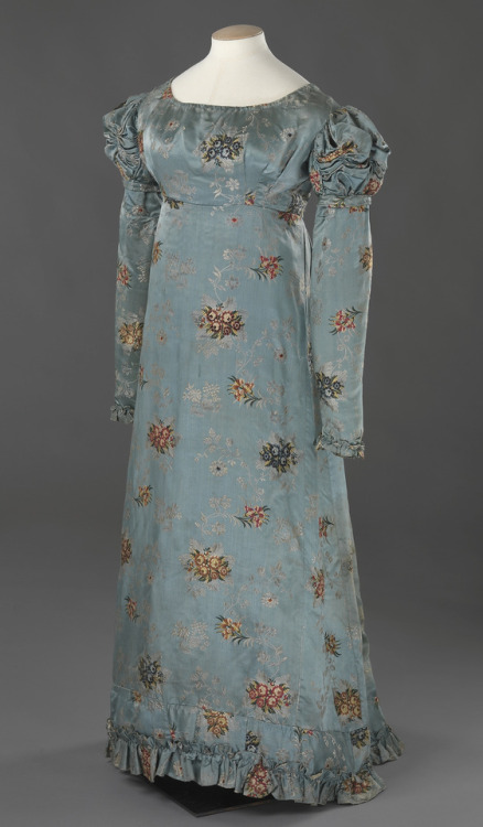 aneacostumes: Silk brocade dress from the 1820sIf looking closer, it becomes clear the hem is a patc