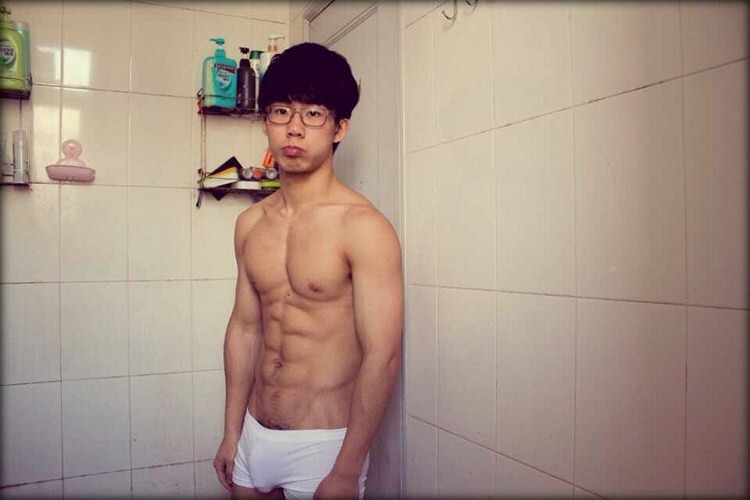 bi-lazy:  assman-69:  😱   好想識佢啊😍😍😍😍