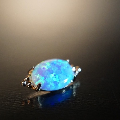 Beautiful threaded opal by ANATOMETAL. This 18k YG, FaraTa with a blue opal would look fantastic on 