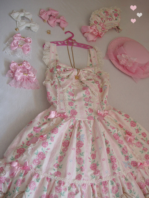 pinkish-white:I miss lolita again, maybe it’s just impossible to live without it. 