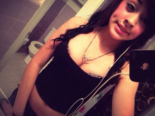 texassexiest:  100 notes to see nudes of Her annon submissions of her ex