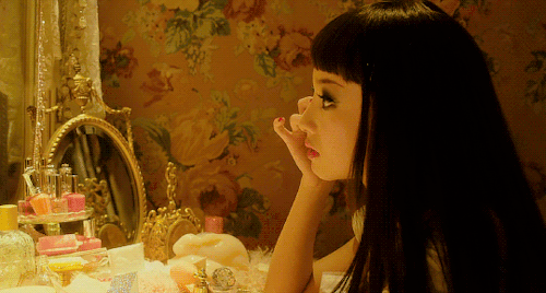 A woman gets nowhere on brains alone.Helter Skelter ヘルタースケルターMika Ninagawa2012
