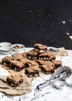 Miscellaneousdesserts:  Nut Filled Bourbon Brownies (Recipe)   *Smirk* I Would Love