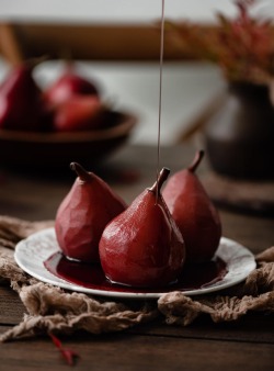 sweetoothgirl:  Wine Poached Pears