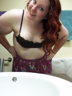 chubby-bunnies:  Ashley. 18 years old. size