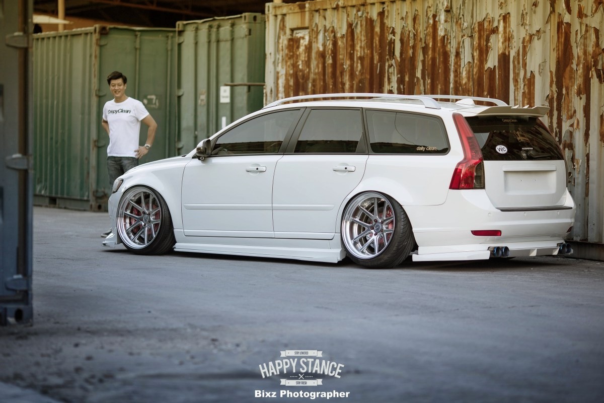 swedmet:  Absolutely insane, super clean, static V50 sitting on 20”x10” x10.5”