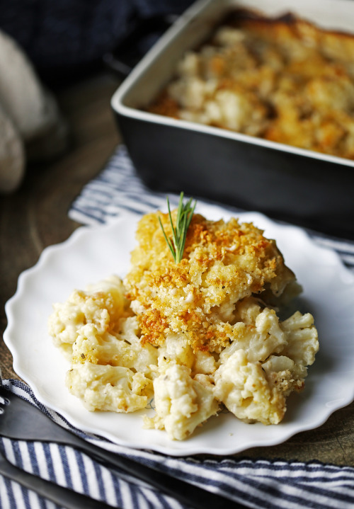 EASY CHEDDAR CAULIFLOWER GRATIN - Looking for an easy vegetable side dish with delicious, creamy che