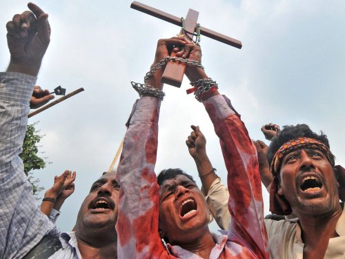 Pakistani Christians protest in Lahore on September 24, 2013.A devastating double suicide attack on 