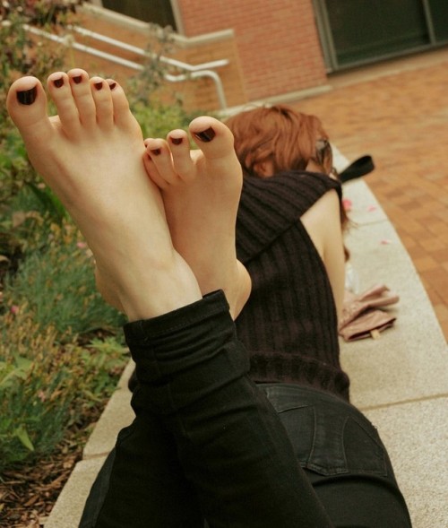 cutegirlmarcella:  Male foot fetish and feet fetishism