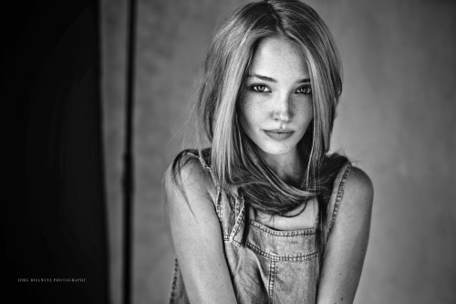 mydeeduniverse:  Tamara by Jörg Billwitz / 500px  