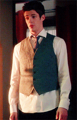 theflashdaily:  ‘So how does a superhero get ready for a date?Same as everybody