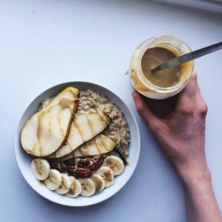 iamnotover:  I was going to make carrot cake oatmeal but we had no carrots! So breakfast today was vanilla maca oatmeal with banana, pear, pecans and drizzles of tahini 🙏 