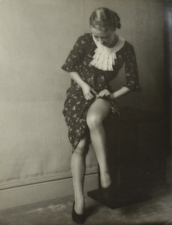  Monsieur X - Portraits de femme, c. 1930.