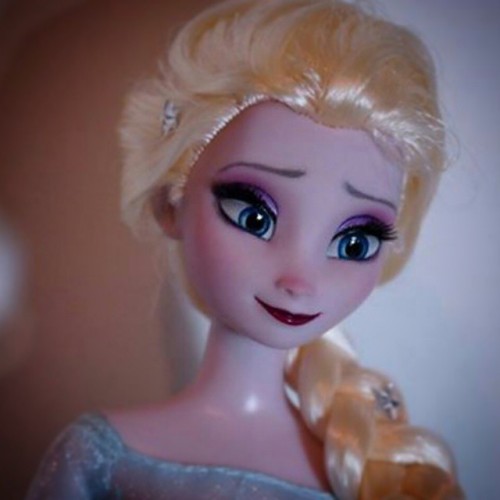 OOAK Snow Queen Elsa I made as a little surprise gift. Before she was the #disneystore classic Elsa 