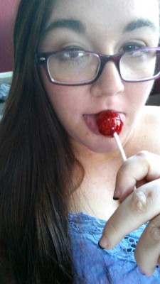 kamidee1215:  Snap pics from today. Wouldn’t you like to be this lollipop? ;)