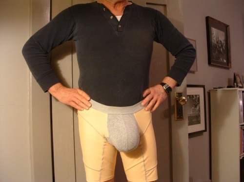 stefanvich:  This is ME with custom jogging shorts!