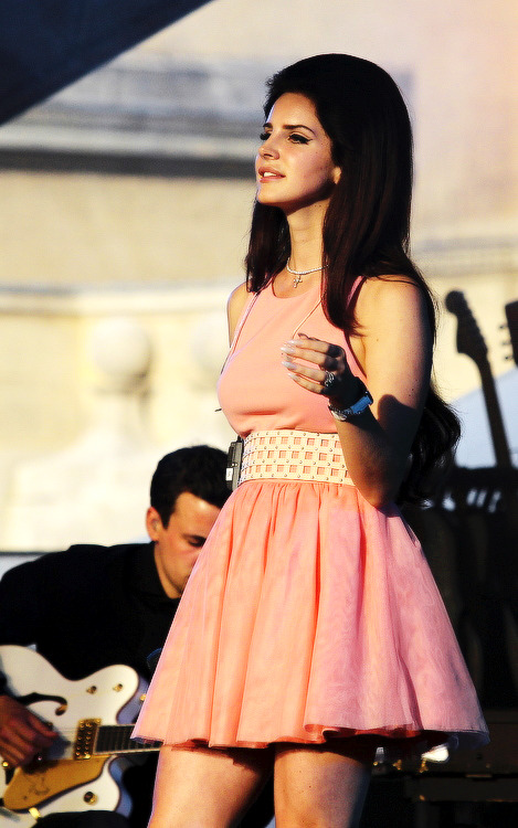 diamondsanddelrey:  Lana Del Rey and Marina and The Diamonds Blog  
