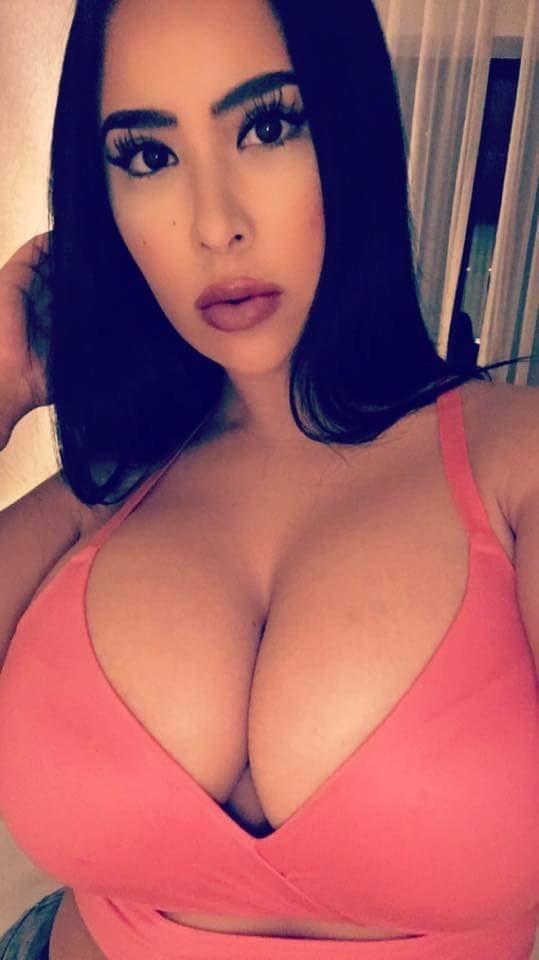 Busty Sexy ( ⊙ Y ⊙ )