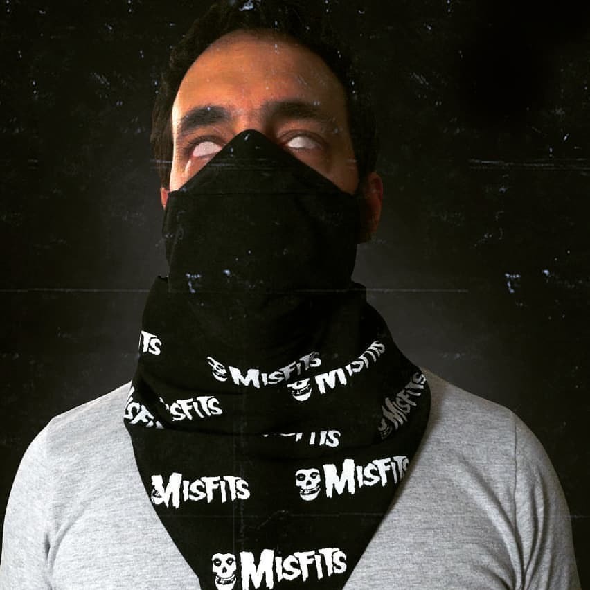 Já que todo mundo tem que usar, você vai usar com estilo! É uma máscara de proteção contra #covid_19 e é uma bandana ao mesmo tempo. Clica na foto pra ir pro site 👆
#misfits #bandanaantifa #bandana #vuduloja #anarquia #revolution #revolucion...