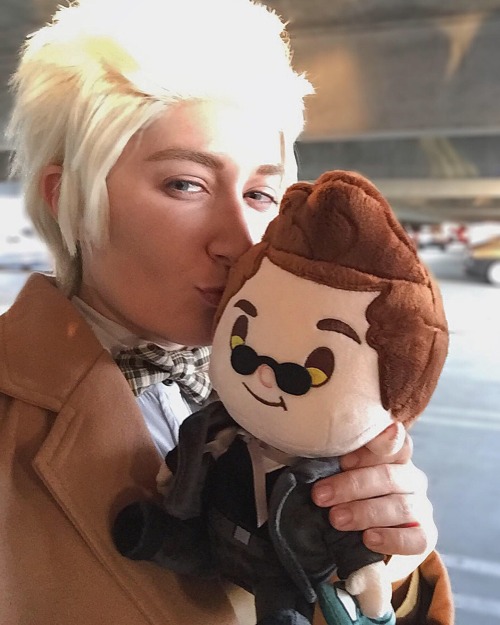 Teddy Crowley-Aziraphale: Me, @monstgrr​ [IG]Crowley: rockyrants_cosplayCrowley Plushie by @pelcron[