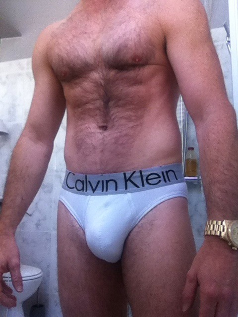 davidhbn:  Selfie - help me to choose my undie for the day !!! Quel sous vêt pour