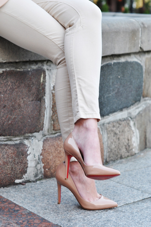 stiletto heel, Christian Louboutin, pointed toe, pumps from HeelsFetishism