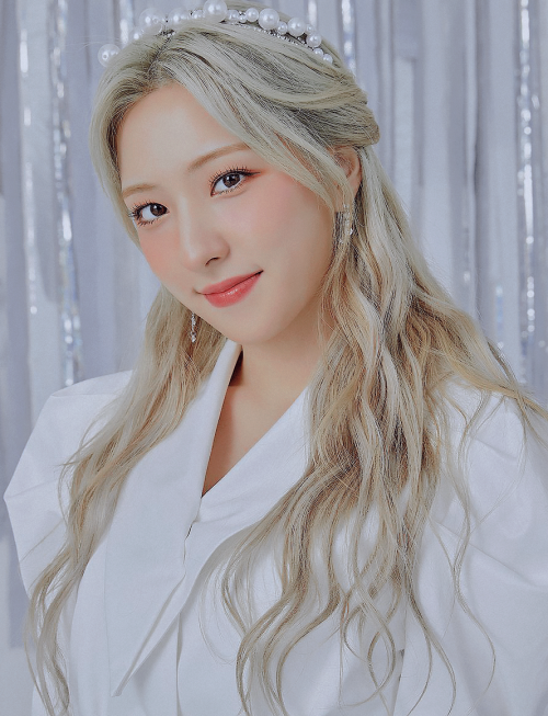 eunseo universe photoshoot: light silver