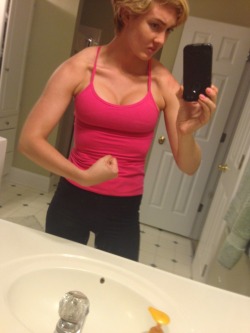 Fitnesssprincesss:  And Apparently I Got Swole All Of A Sudden! Look At Those Traps😍