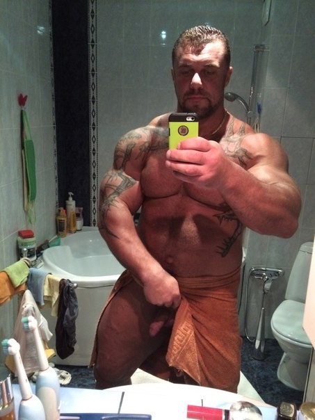 chicagom4m:  If you like pictures and video’s with sexy men like this, follow me at http://www.chicagom4m.tumblr.com 12,500+ followers and 18,000+ images/video clips in the archives Guys who I find SEXY and videos that excite 