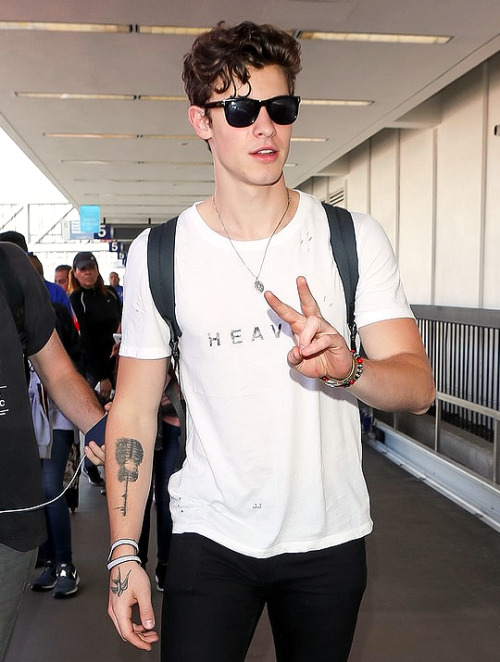 thedailyshawnmendes:Shawn at airport in Los Angeles, California 09/26/18