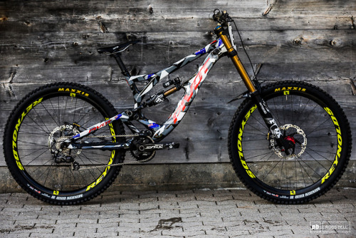aces5050: (via Part 2: Custom World Champs Bike Gallery - Lenzerheide DH World Champs 2018 - Pinkbik