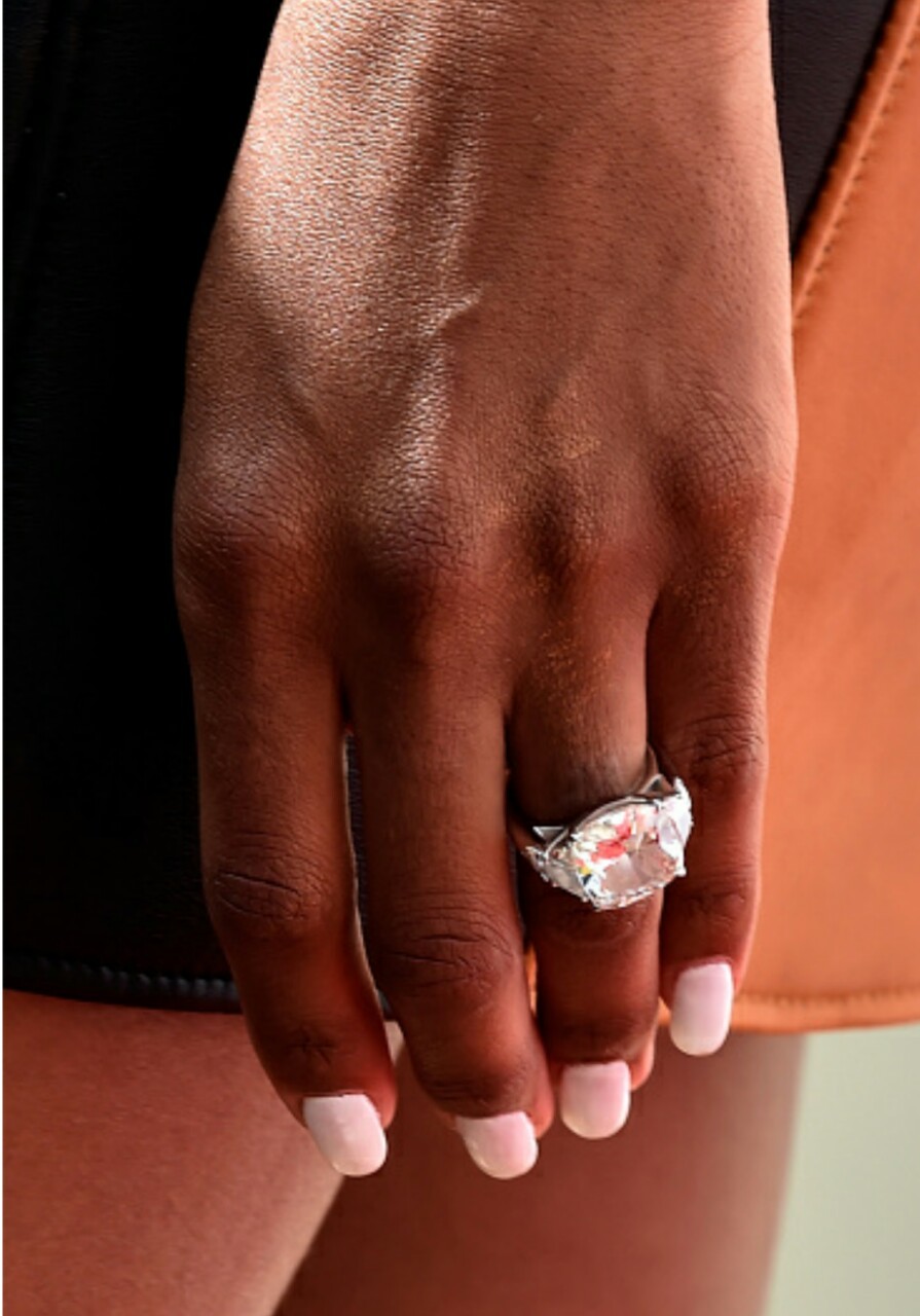 black&ndash;lamb:  shortiiedoowop:  everythingrussci:  Clara’s engagement ring