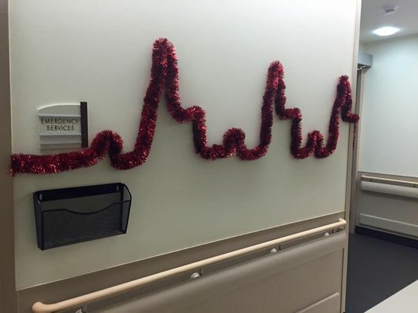 thewightknight:  Hospital holiday decorating (x) 