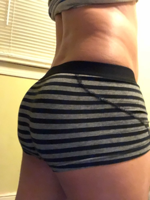 Submission! Hot ass I’d love to eat out, just wish that underwear wasn’t in the way!