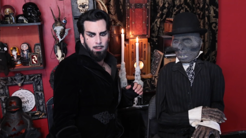 Random Screenshots From Gothic Homemaking.