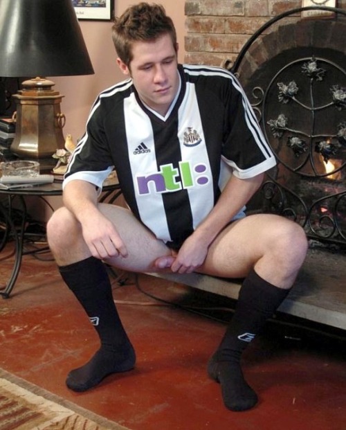 bigianh:Geordie soccer kit hotness