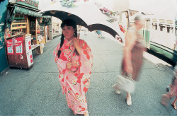 shihlun:  Yayoi Kusama, Walking Piece, 1966. Photos by Eikoh Hosoe.  ‘Walking Piece’ (1966) is a series of colour photo slides on a projector. It documents Kusama’s feelings as an Asian female artist in the male-dominated New York art scene. The