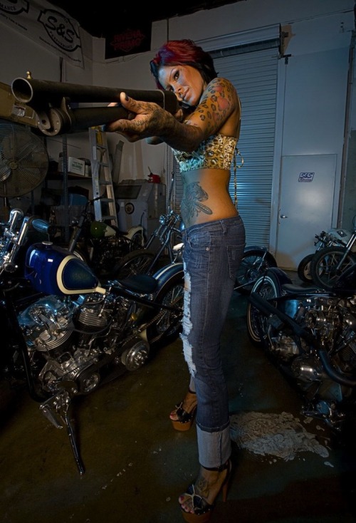 girlandguns:  Girl With Gun  follow me at : http://girlandguns.tumblr.com/