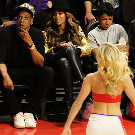   Jay keeping his head down through the dance routine during the Los Angeles Clippers Game. Back to when a fan made this observation a few months back and wrote:  The entire time the thunder girls danced to “Crazy In Love”, he [jay] kept his head