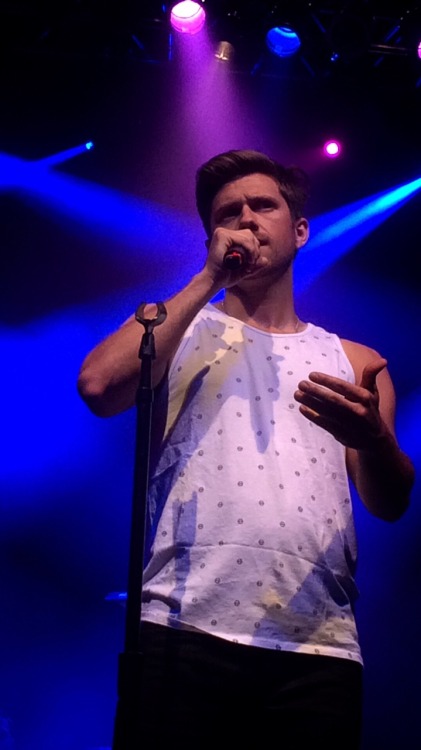 yepcourf: Aaron Tveit at House of Blues show in Boston 8/27/2016