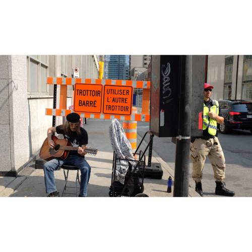 Music Detour #x100s #fujifilm #fujifilm_xseries #mtl #mtlmoments #mtlblog #igersmtl #music #streeta