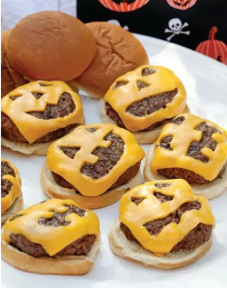 do-it-yourself-creations:  Okay, these Jack-O-Lantern cheese burgers are such a great idea!