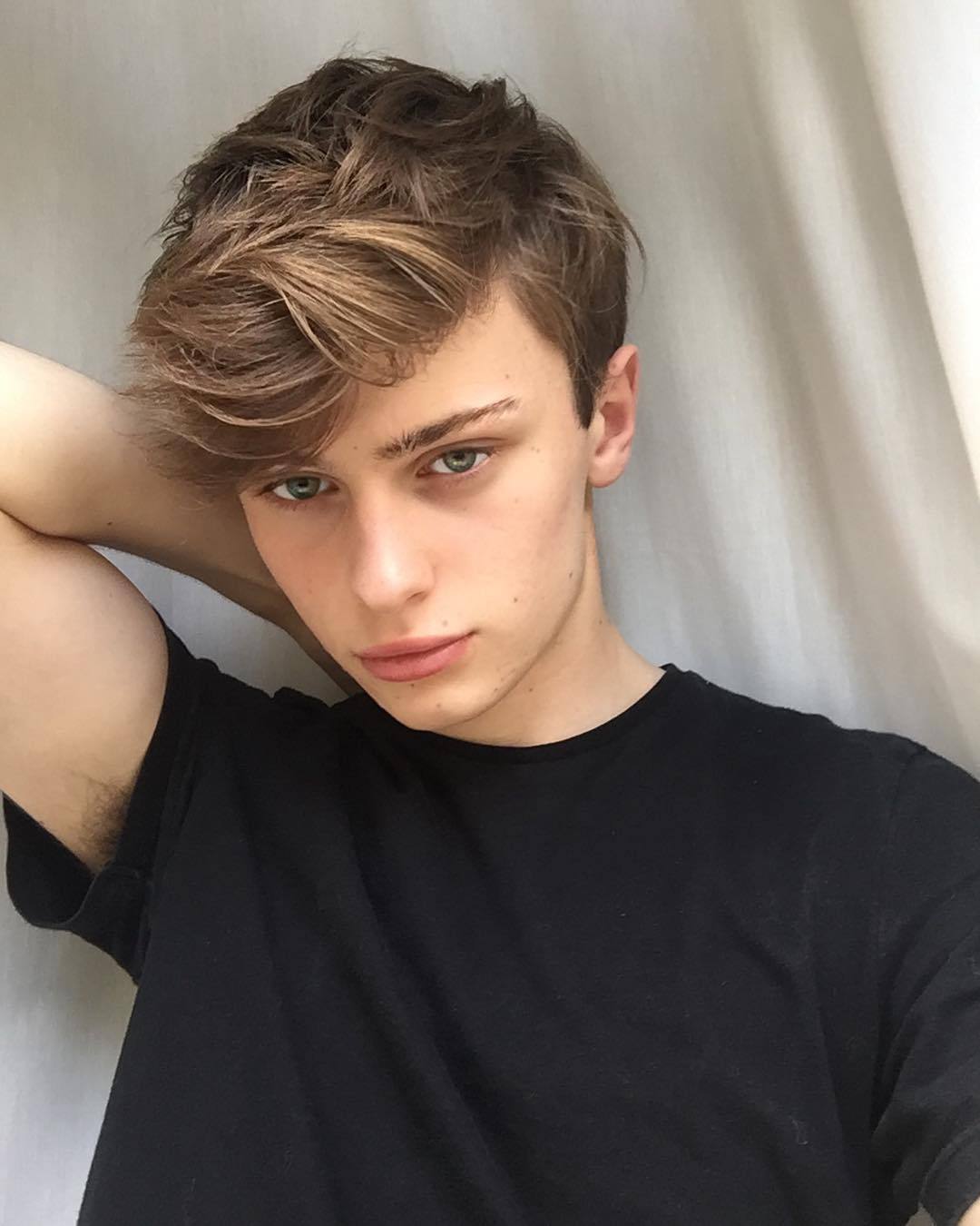 urprettygay:  Ben Cameron“Hairs getting looong”